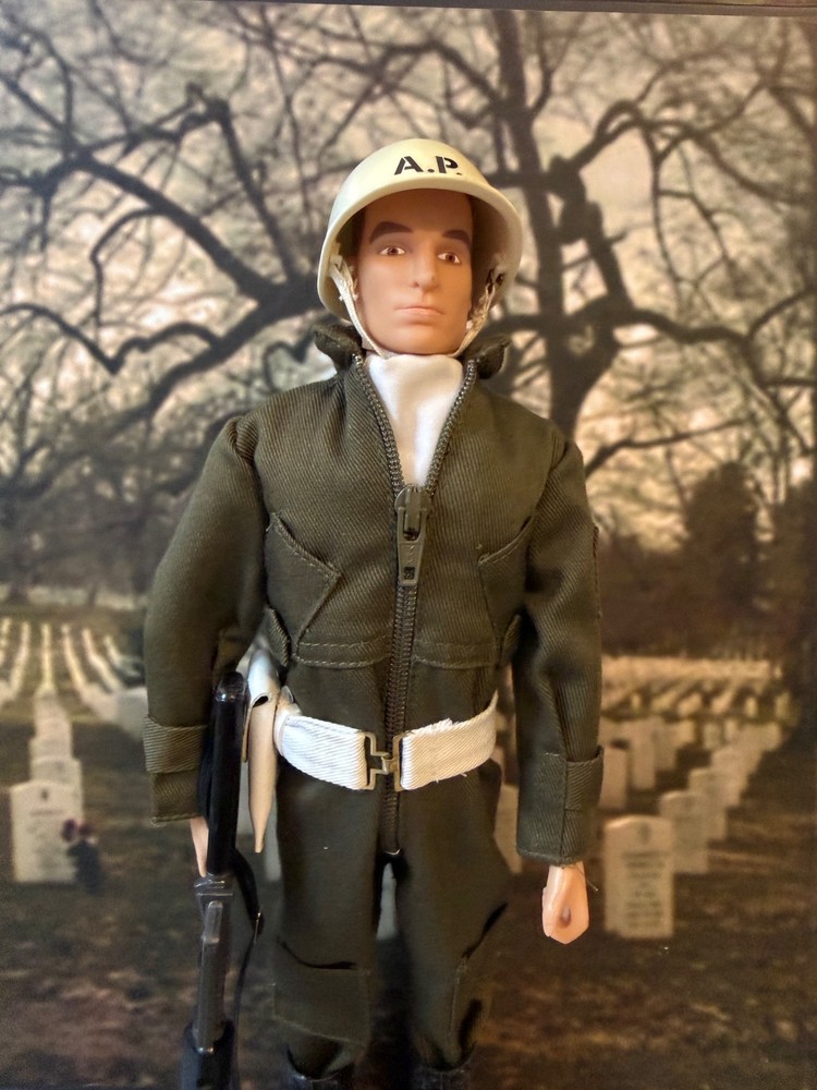 U.S. AIR FORCE AIR POLICE OFFICER RARE EARLY COTSWOLD ISSUE ELITE BRIGADE