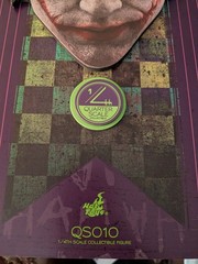Hot Toys The Dark Knight Joker 1:4 Quarter Scale Figure QS010