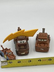 Disney Pixar World of Cars Tow Mater W/ Lightning Bolt Truck Die Cast +2 Cars A3