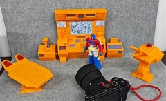 Transformers G1 Leader Voyager class Studio Series SS86 Teletraan-1 diorama