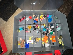 Roblox Figures Lot of 20+ Assorted in Carrying Case – No Codes