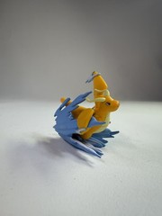 Tomy Pokémon Dragonite Action Figure 2018 Plastic Orange Blue Splash Effect
