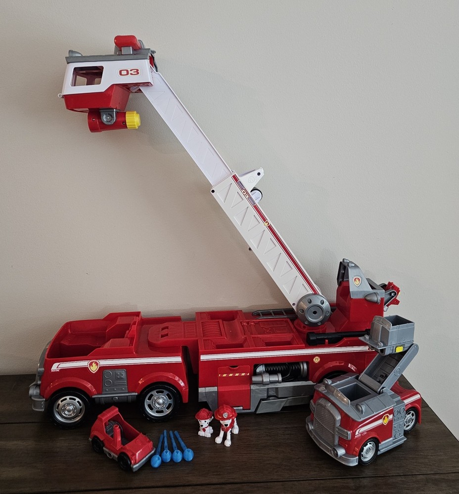 Paw Patrol Ultimate Rescue Fire Truck Ladder Lights Sound Marshall & Water Darts