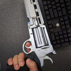 Resident Evil 9 Requiem 2026-Leon’s Revolver Requiem 1:1 Prop Cylinder Works