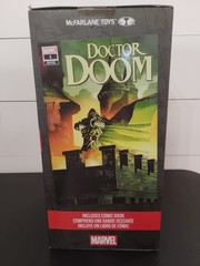 McFarlane Toys Marvel Doctor Doom Posed Figure with Scene & Comic Book PLS READ