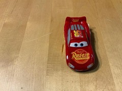 Disney Pixar Car 2 NO.95 Lightning McQueen Car Ferrari Die Casting Model Car toy