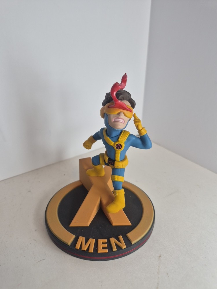 Quantum Mechanix: Marvel X-Men – Cyclops Q-Fig 5” Diorama Vinyl Figure Display