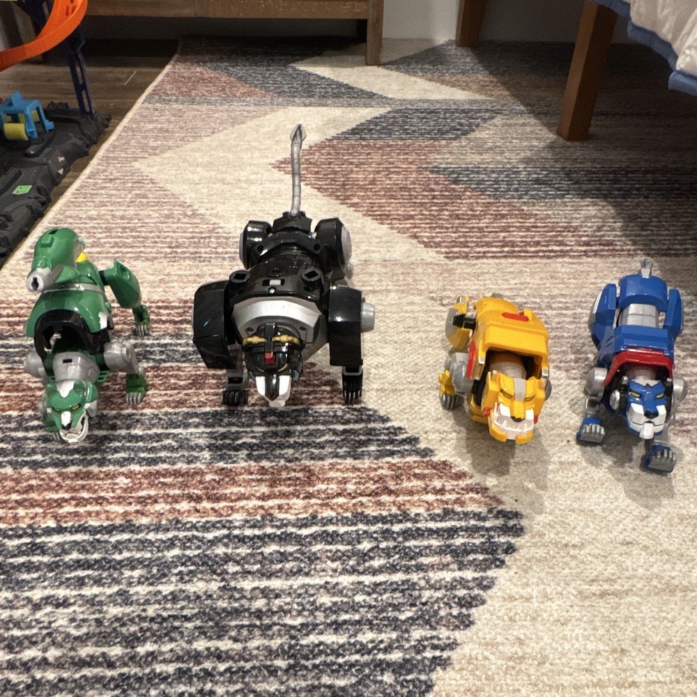 Voltron robotic defender Lot of 4 Robotic Lion Action Figures Set