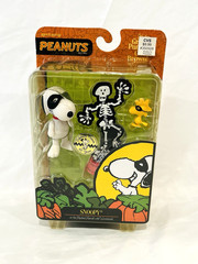Snoopy Woodstock Peanuts Masked Marvel Great Pumpkin Charlie Brown 2009 Figures