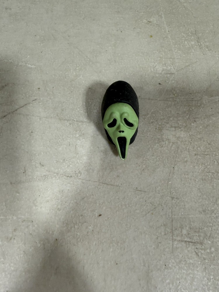 SCREAM GHOSTFACE “GLOW-IN-THE-DARK” MASK ACTION FIGURE HEAD (NECA ULTIMATE) D47
