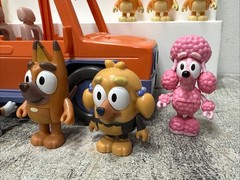 Bluey Toy Lot Heeler 4 WD Family Vehicle & Figures Lot