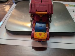 Rodimus Prime (Commander class — Kingdom, 2021) Great Condition