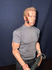 Hot Toys MMS307 Terminator T-800 Guardian Genisys 1/6 Figure Used Arnold