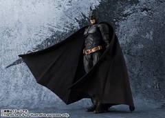 S.H.Figuarts Batman The Dark Knight Action Figure Black w/ Accessories