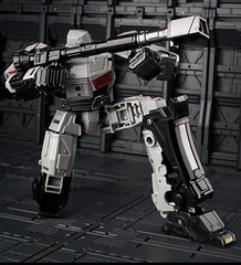 Jingke One Tank Megatron Transforming Robot Figure Ss114 18cm Toy Wonderful Gift