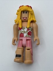 R0BL0X Toys Action Figures Lot 8 Figures And Accessories Scooter Pack NO CODES