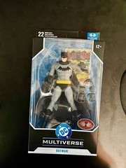 McFarlane Toys DC Multiverse Batman Golden Age Platinum Action Figure, 12+ Hands