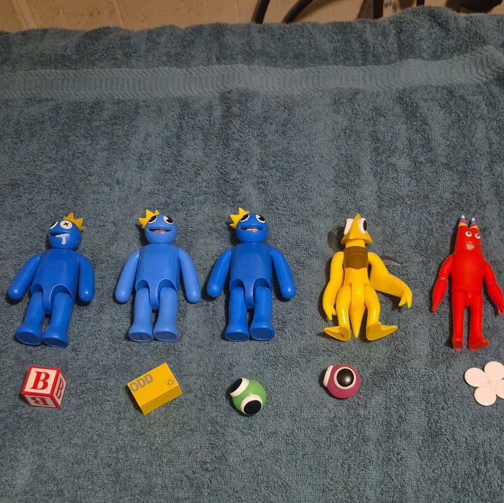Rainbow Friends Plastic Action Figure Set Lot w/ Blocks & Accessories