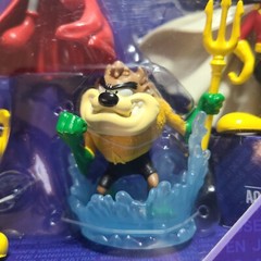Looney Tunes Mash-Up Pack Super Heroes Series with Five Characters.
