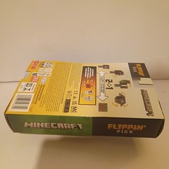 Minecraft – Flippin’ Figs – 2-in-1 – Enderman + Grass Block (Mattel Ages 6+)