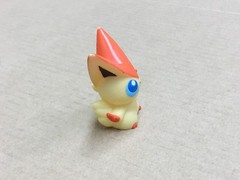 B.2011 Pokemon Finger Puppet Victini Figure Gotta Catch Them All Nintendo Bandai