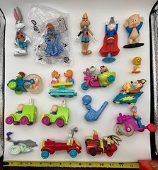 Vintage Lot of 17 Looney Tunes Toons Figures Toys Warner Bros Bugs Bunny Coyote