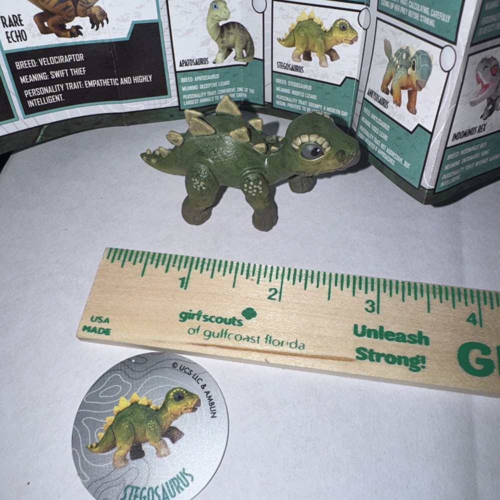 Jurassic World Captivz Hatchlings Stegosaurus Buildable Mini Dinosaur + Token