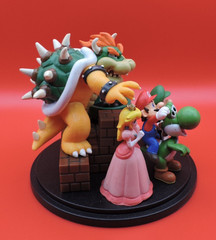2010 Club Nintendo Platinum Club Super Mario Character Diorama Statue + BONUS!