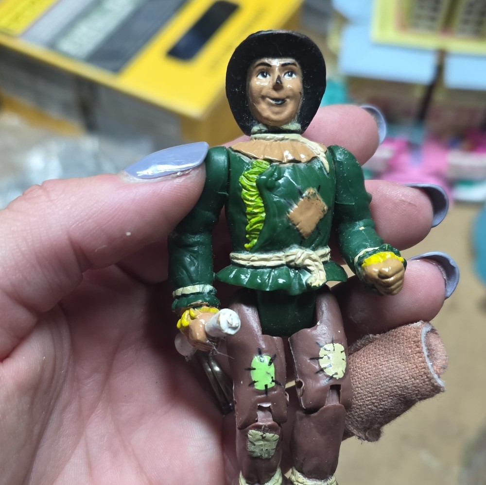Wizard of Oz Scare Crow Plastic Action Figure Green Brown Beige Yellow Vintage