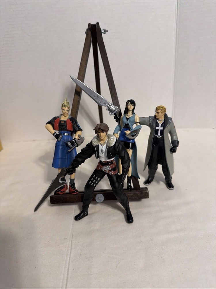 Final Fantasy Loose Figure Set Of 4 With Weapons C-7