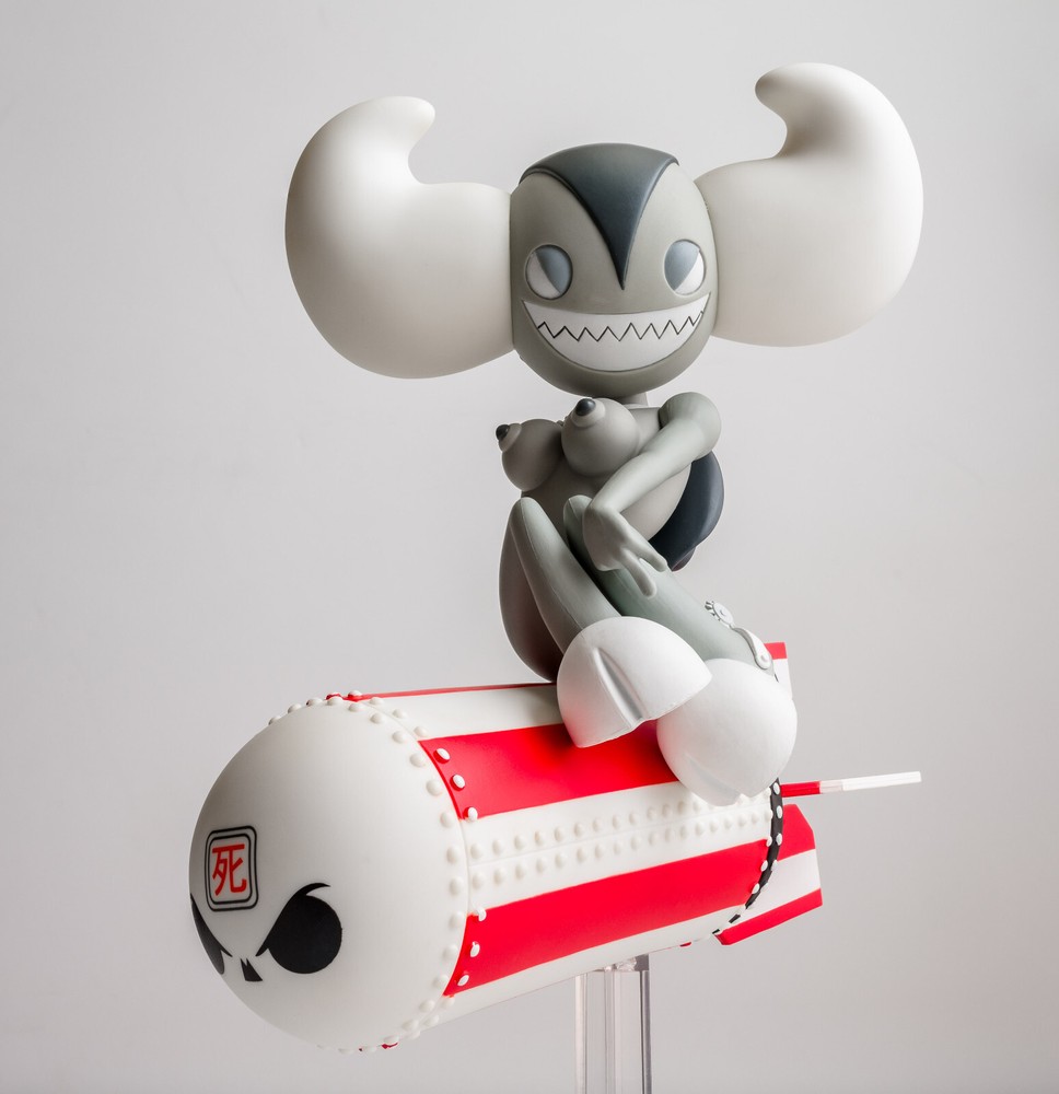 Huck Gee Kidrobot AKUMA BOMB AKUMABOMB Grey Skully version Edition of 500 2007