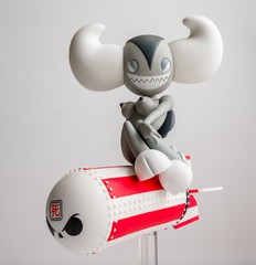Huck Gee Kidrobot AKUMA BOMB AKUMABOMB Grey Skully version Edition of 500 2007