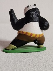 Kung Fu Panda PVC Figure TM & DWA DecoPac Green Base 2.5″ Cake Topper