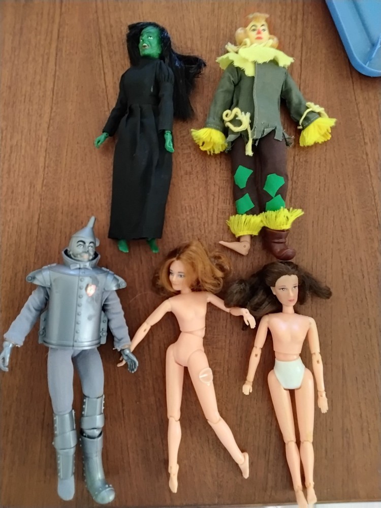 Lot 1974 MEGO Wizard of Oz, Scarecrow, Tinman, Wicked Witch, Dorothy Incomplete