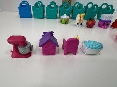 Shopkins Lot Of 23 Different Mini Figures & Bags Moose Enterprise