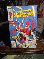 MCFARLANE TOYS THE AMAZING SPIDER-MAN GOLD LABEL ISSUE 302 AUTOGRAPH SERIES .