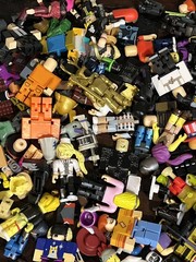 LOT OF 20+LBS OF ROBLOX FIGURES PARTS & PIECES