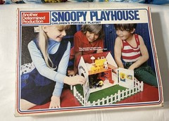 VINTAGE 1970 PEANUTS SNOOPY Playhouse Playset Another Determined Product MIB