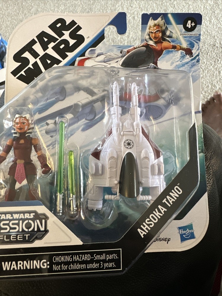 Hasbro Star Wars The Clone Wars Ahsoka Tano with Speeder Action Figure Set