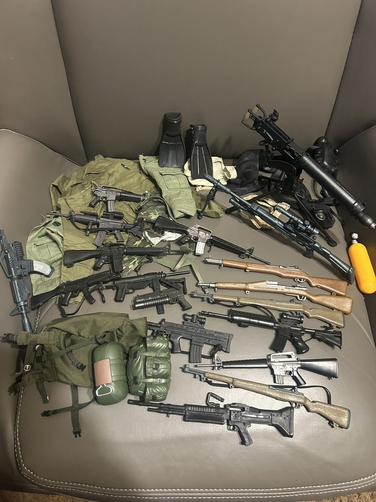 Huge Lot Of Vintage Hasbro 12in G.I. Joe, 21st Century Soldier & Mor Accessories