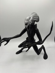 1995 Kenner 20th Century Fox Ultimate Predator 10″ & 10” ALIEN