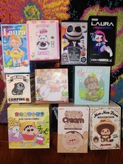 LARGE BUNDLE OF 22 FIGURINE BLIND BOXES F- 1