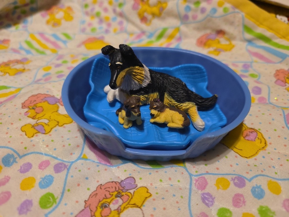 Vintage 1990s Puppy In My Pocket Collie Dog Family Bella Mom & 2 Puppies Dogs