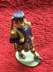 Vintage Britains Scottish Highlander Soldier Lead Figurine 3 Inches Tall B40