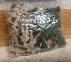 Military Toy Soldier Army Men Action Figures Original Packaging Green/Tan 35 PC