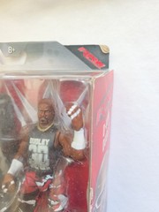 WWE ELITE COLLECTION D-VON DUDLEY (DUDLEY BOYZ) FIGURE wity GLASSES & TABLE. MOC