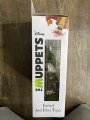 Diamond Select Toys The Muppets Kermit & Miss Piggy Set w/ Banjo Dog