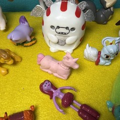 Small Toy Lot Of 24 Girls Hatchimals, Monster Minis, Troll, Lost Kitties, Etc