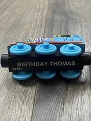 Thomas & Friends Wooden Railway HAPPY BIRTHDAY THOMAS Wood Train Cars Y4501