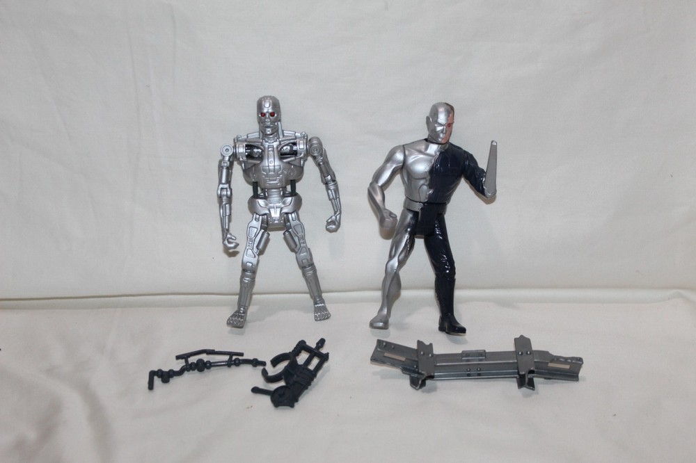 1991 T2 Terminator 2 T-800 Endoskeleton Techno Punch Action Figure and T-1000